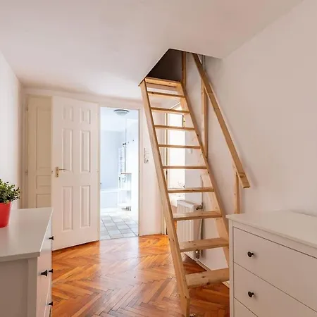 Peace Oasis In The Pulsing Apartament