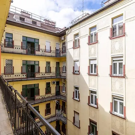 Peace Oasis In The Pulsing Apartament *